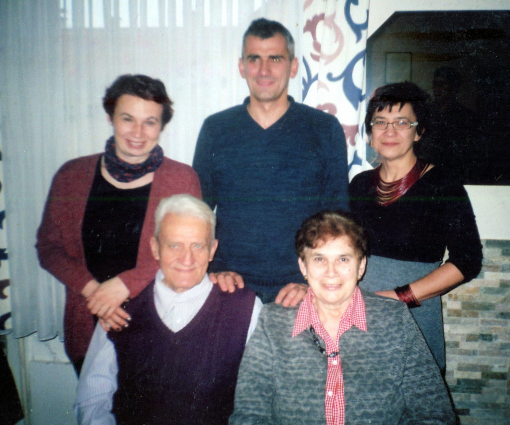Marta in Franc s svojo družin (od leve stojijo): Darja, Dejan in Sonja.<br><br> 