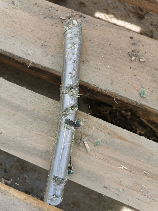 Nerjaveče kovinske palice, najdene med siliranjem koruze na območju Gornje Radgone.