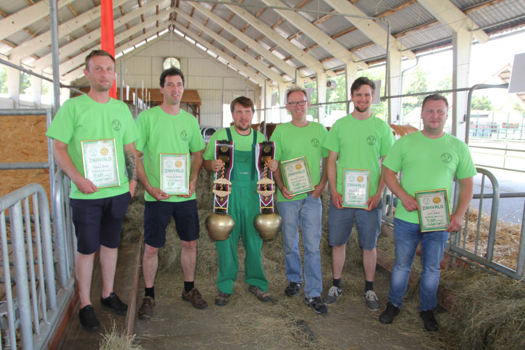 Mladi rejci, prihodnost govedoreje v društvu (od leve): Blaž Vrzel, Borut Hamler, Damjan Bračko, Tomaž Kocbek, Roman Vakaj in Uroš Cetl.